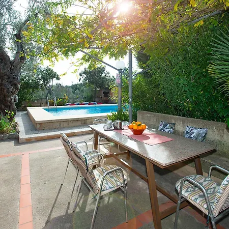 Owl Guillermo - Rustic Villa *